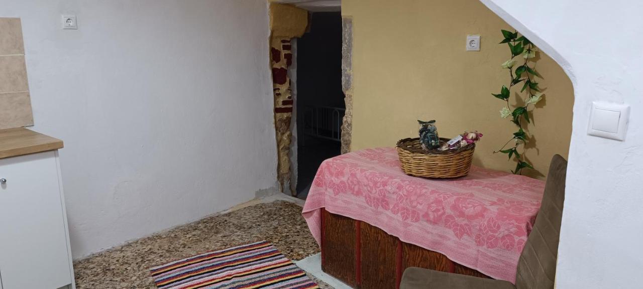 Comfortable And Spacious Stone Traditional Apartment 干尼亞 外观 照片